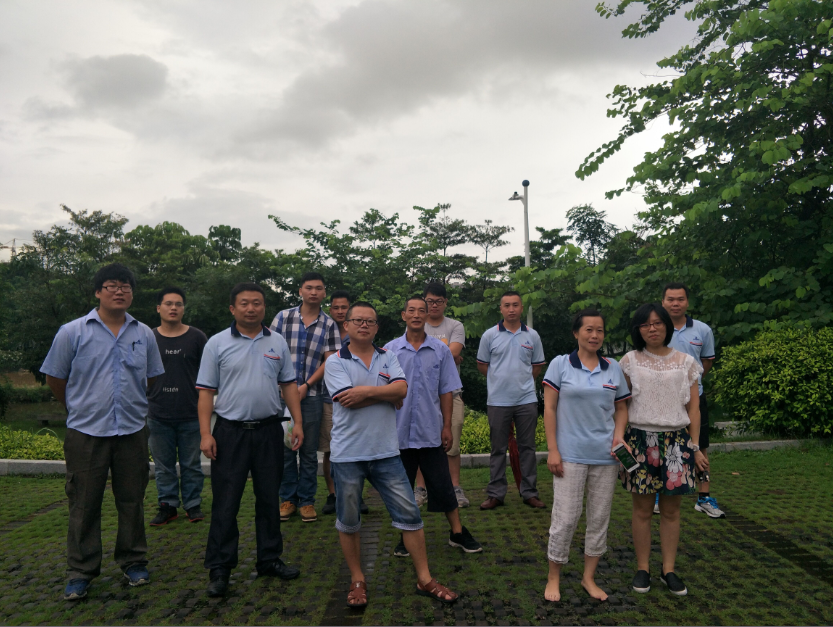 激情”樂(lè)跑“，相約月荷湖