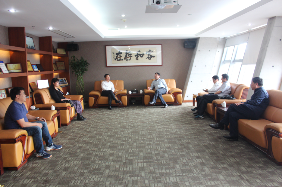 集團(tuán)董事長(zhǎng)、總裁劉裕會(huì)見(jiàn)來(lái)訪濟(jì)南大學(xué)領(lǐng)導(dǎo)