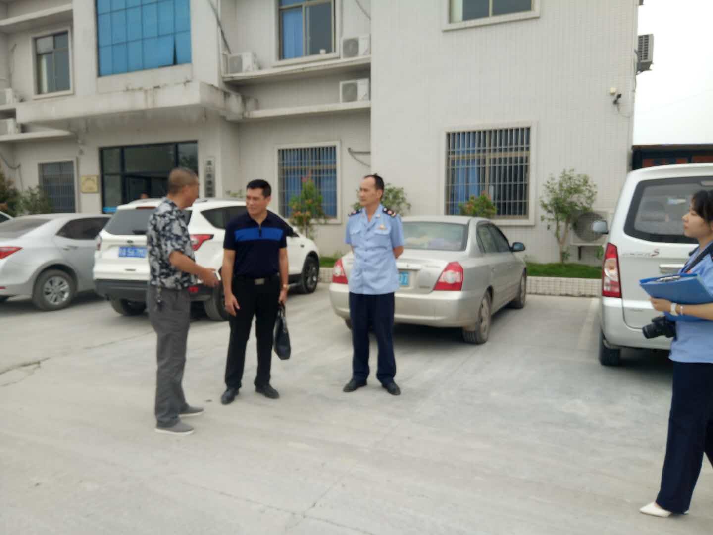遂溪縣市場監(jiān)督管理局副主任科員蔡秋桑一行蒞臨湛江港創(chuàng)公司檢查指導工作