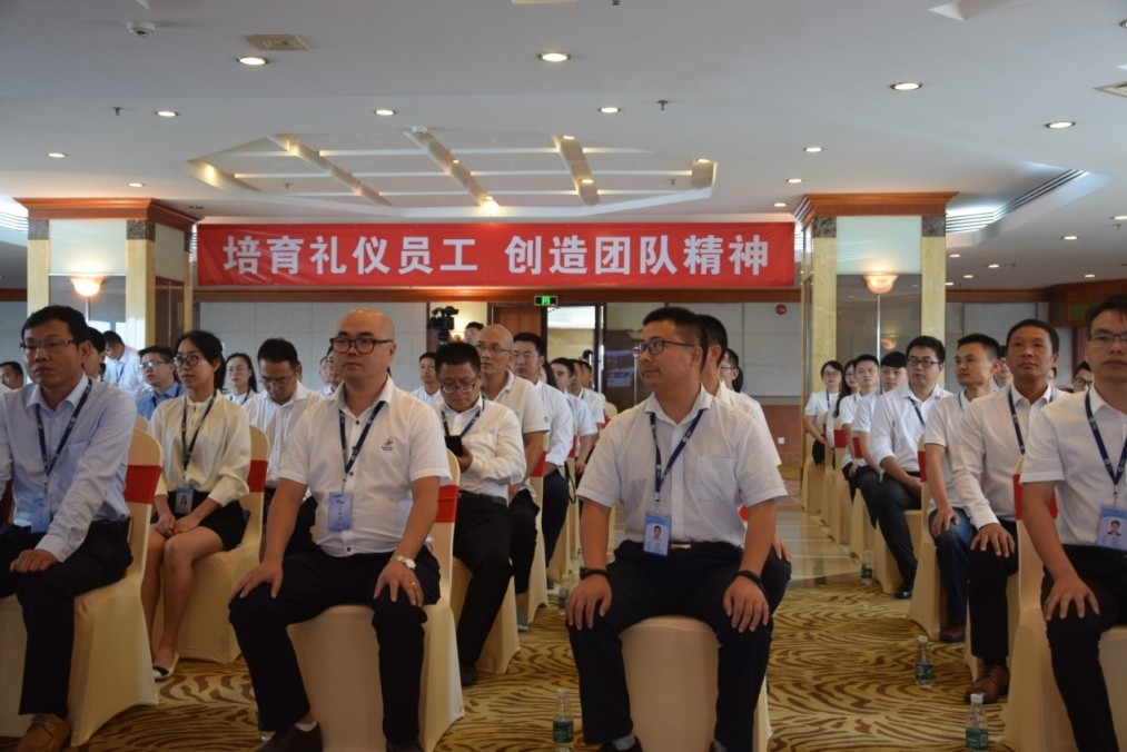 培訓(xùn)禮儀員工，創(chuàng)造團(tuán)隊(duì)精神 ——港灣工程公司組織開展禮儀培訓(xùn)