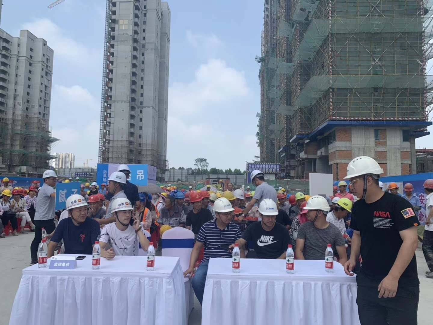 不忘初心，牢記使命 ——八里莊社區(qū)舉行主題黨日活動