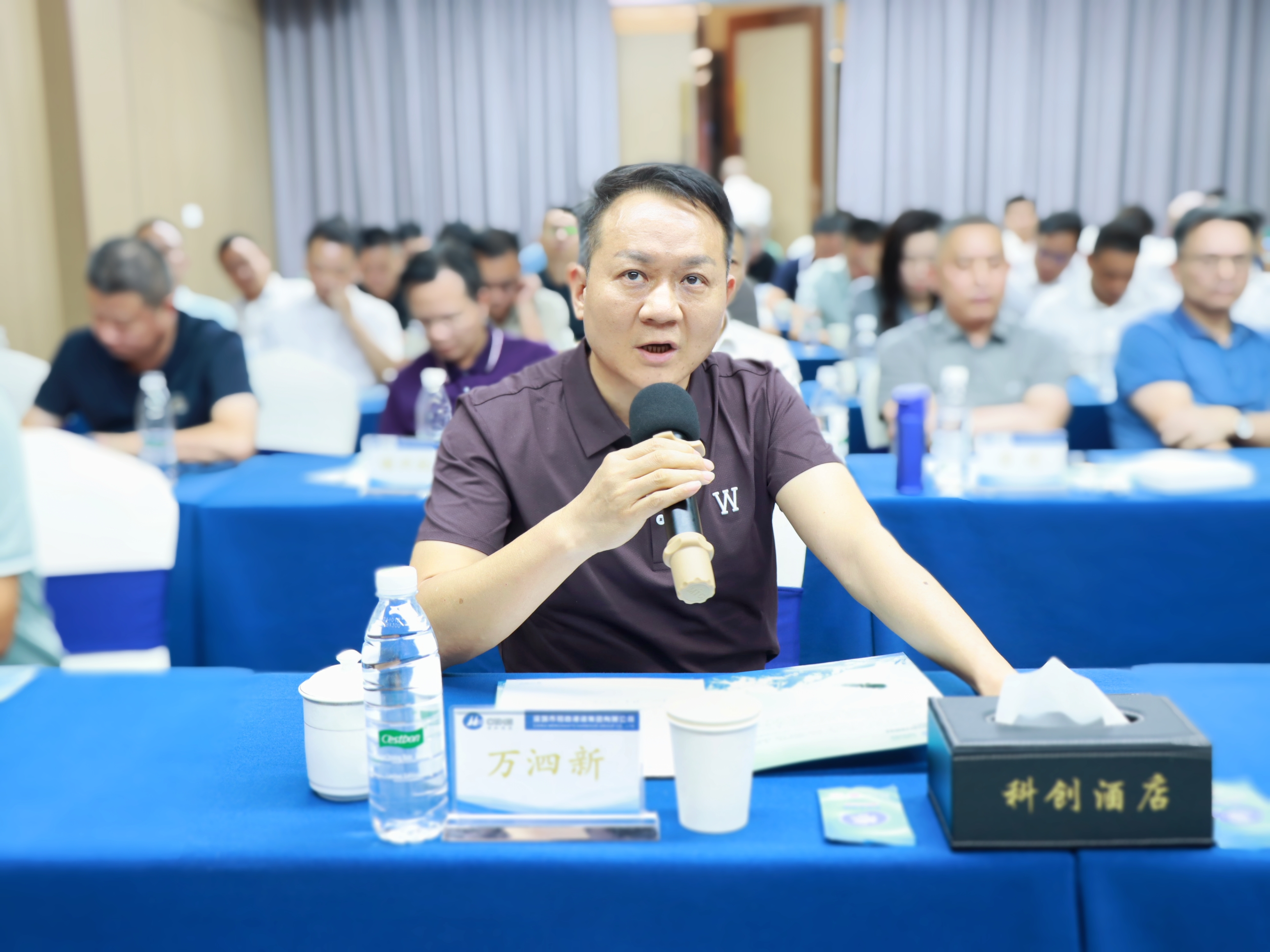 港創(chuàng)股份公司董事、總經(jīng)理萬泗新發(fā)言.jpg