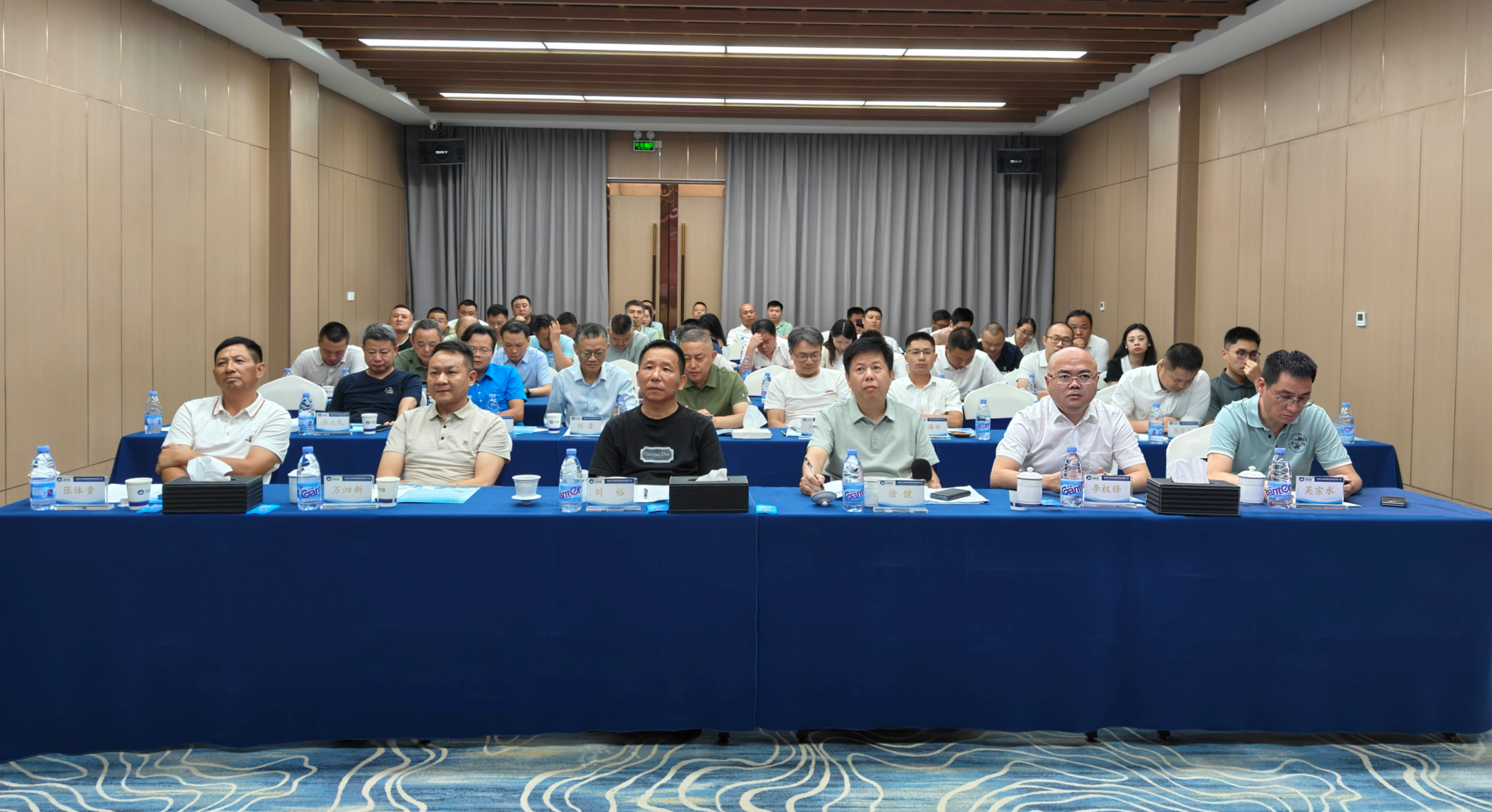 集團(tuán)召開2025年年中生產(chǎn)經(jīng)營(yíng)工作會(huì)議